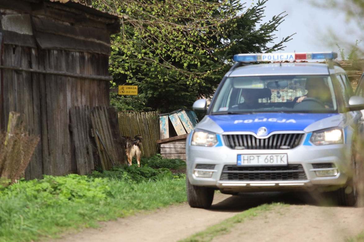 Pies zjadł narzędzie przestępstwa? Policja szuka kości, którą żona zraniła męża