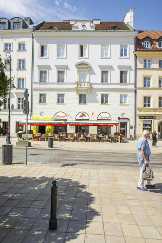 Warszawa dawniej i dziś. Krakowskie Przedmieście 55. Przed wojną ten gmach zachwycał przepychem, dziś jest tylko cieniem dawnej chwały