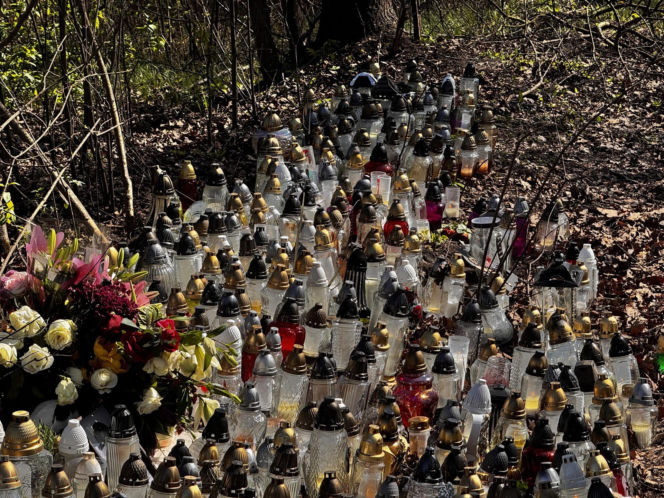 Morze zniczy w miejscu wypadku posła Łukasza Litewki