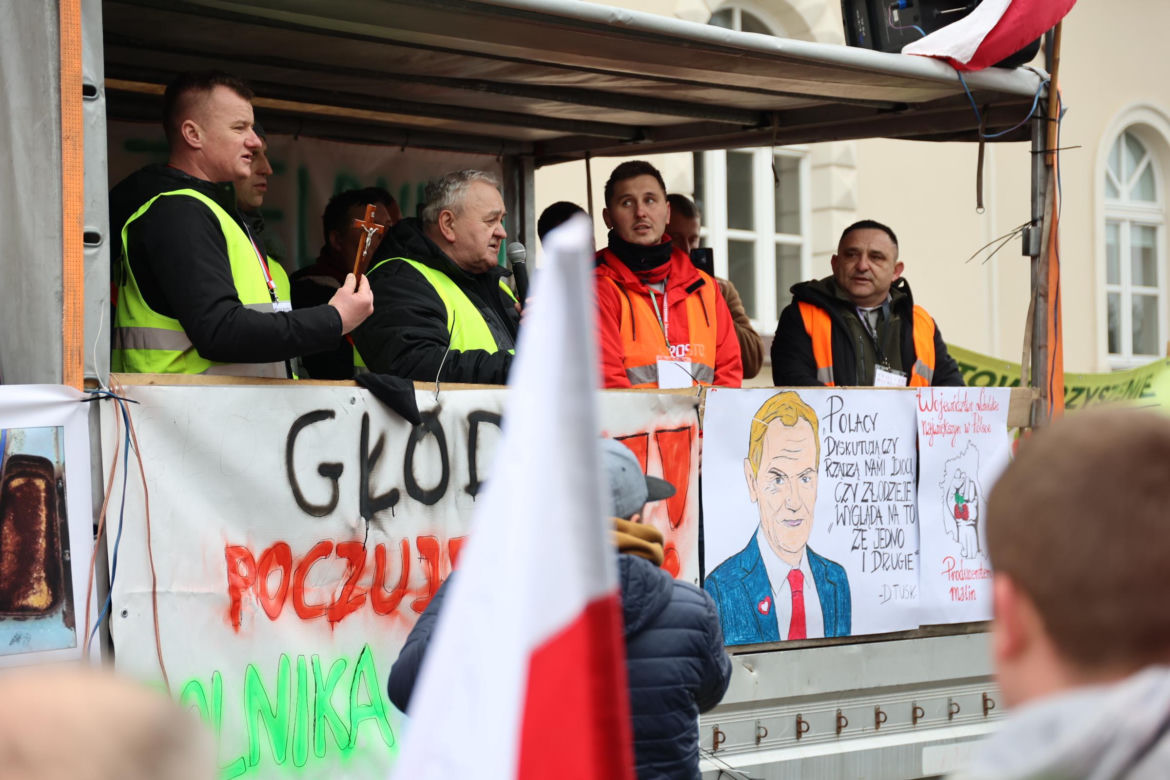 Protest rolników 20 marca przed Lubelskim Urzędem Wojewódzkim w Lublinie