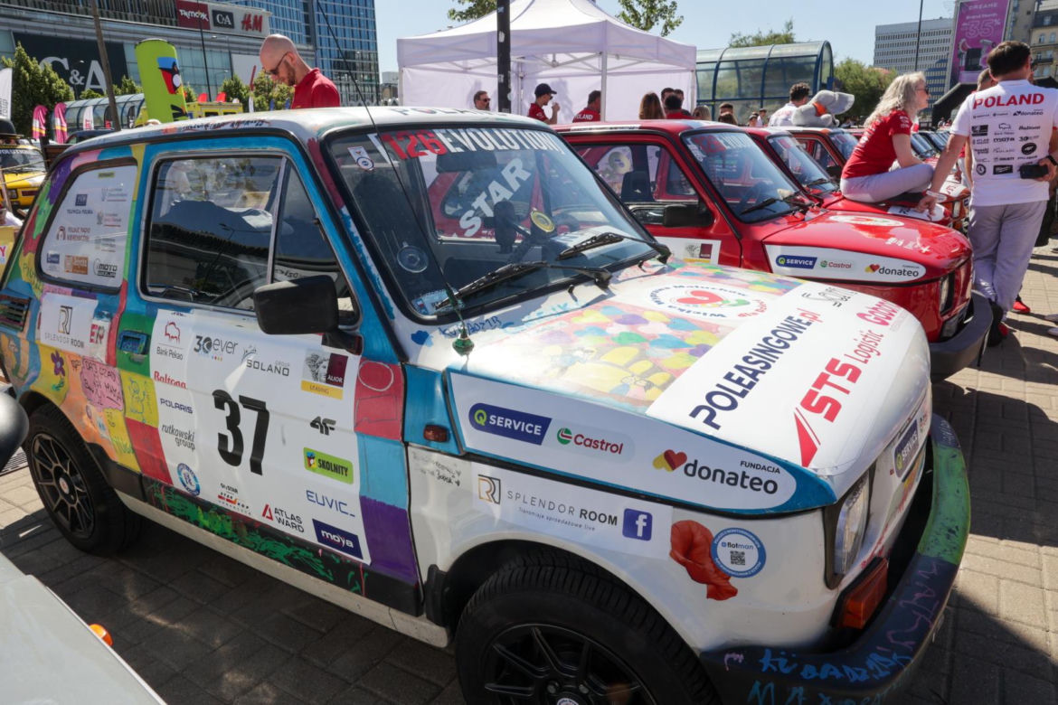 98 Fiatów 126p jedzie trasą wokół Bałtyku