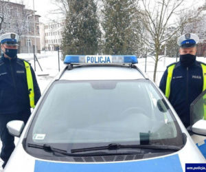 Pożar w Pasymiu. Policjanci uratowali babcię i wnuczkę