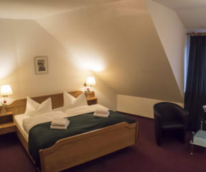 Delegacja z urzędu zdemolowała pokój w niemieckim hotelu