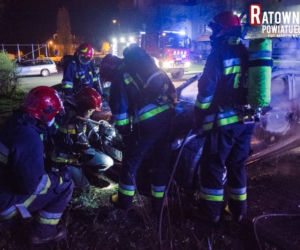 Spektakularne i przerażające! Zdjęcia płonącego auta wbijają w fotel