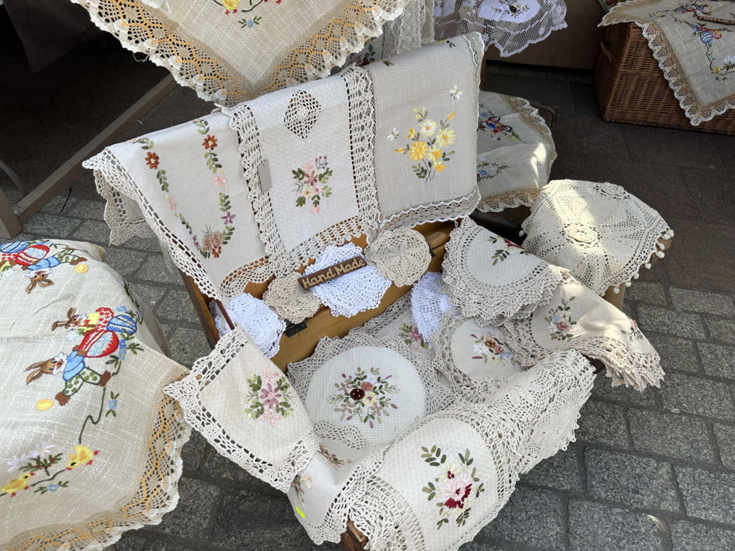 W Krakowie wystartował jarmark wielkanocny. Sprawdziliśmy tegoroczne ceny!