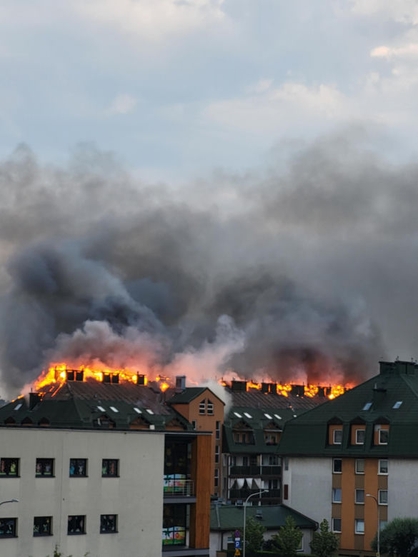 Pożar bloku mieszkalnego w Ząbkach 