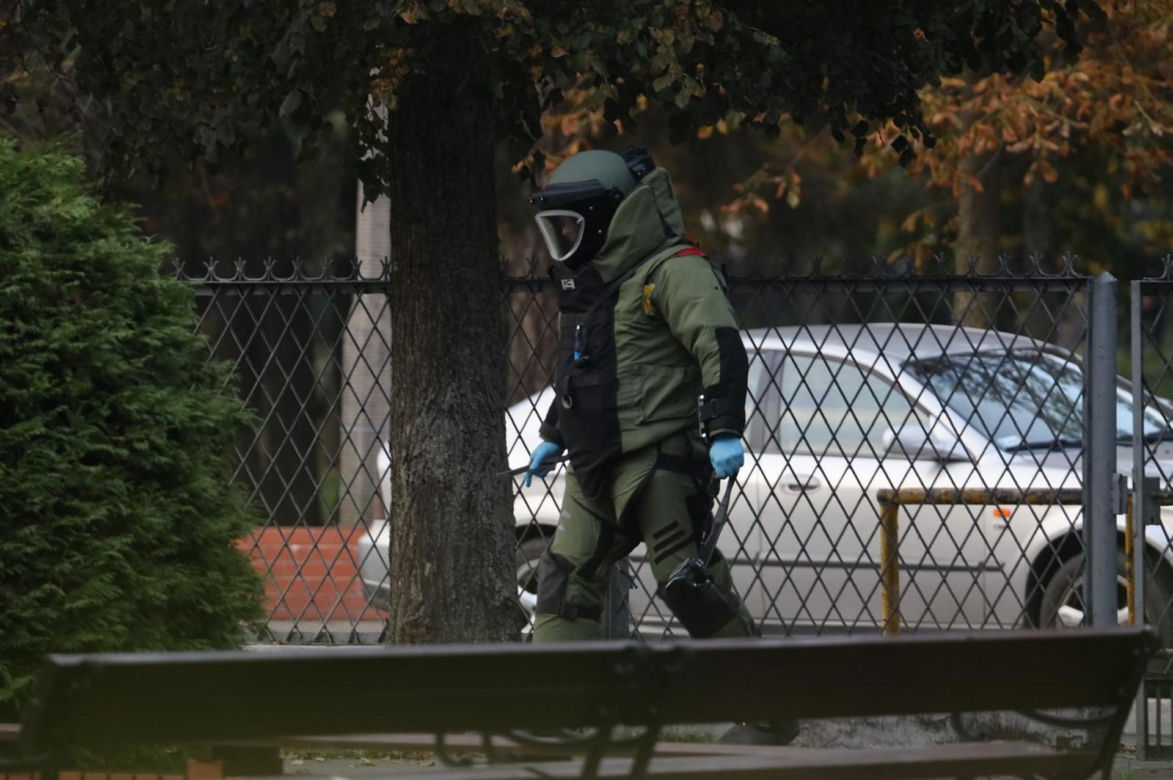 Saperzy pod szkołą w Ostrołęce! Z plecaka Jakuba Z. wydobywał się dym!