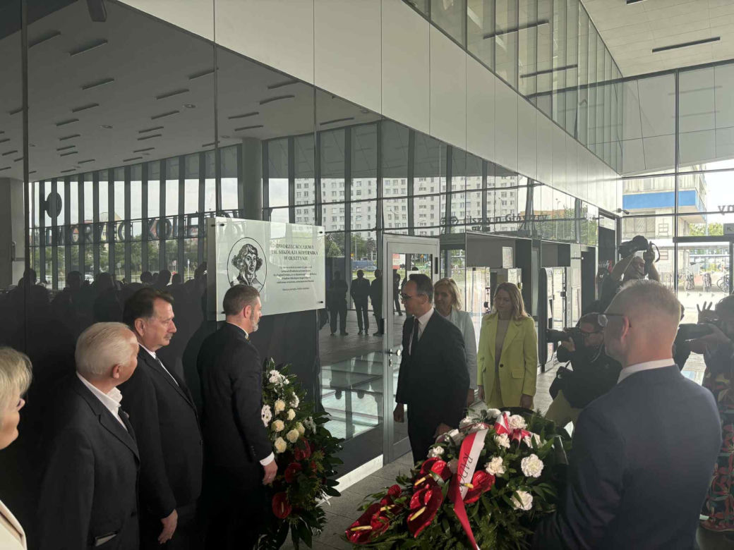 Dworzec Olsztyn Główny ma patrona. Żaden obiekt kolejowy w Polsce nie nosi takiego imienia