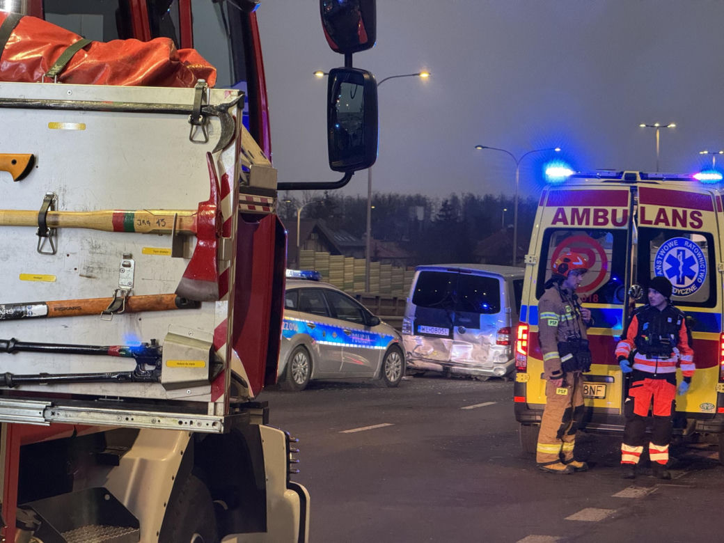  Warszawa. Wypadek na ul. Marsa. Zderzenie sześciu pojazdów [ZDJĘCIA]