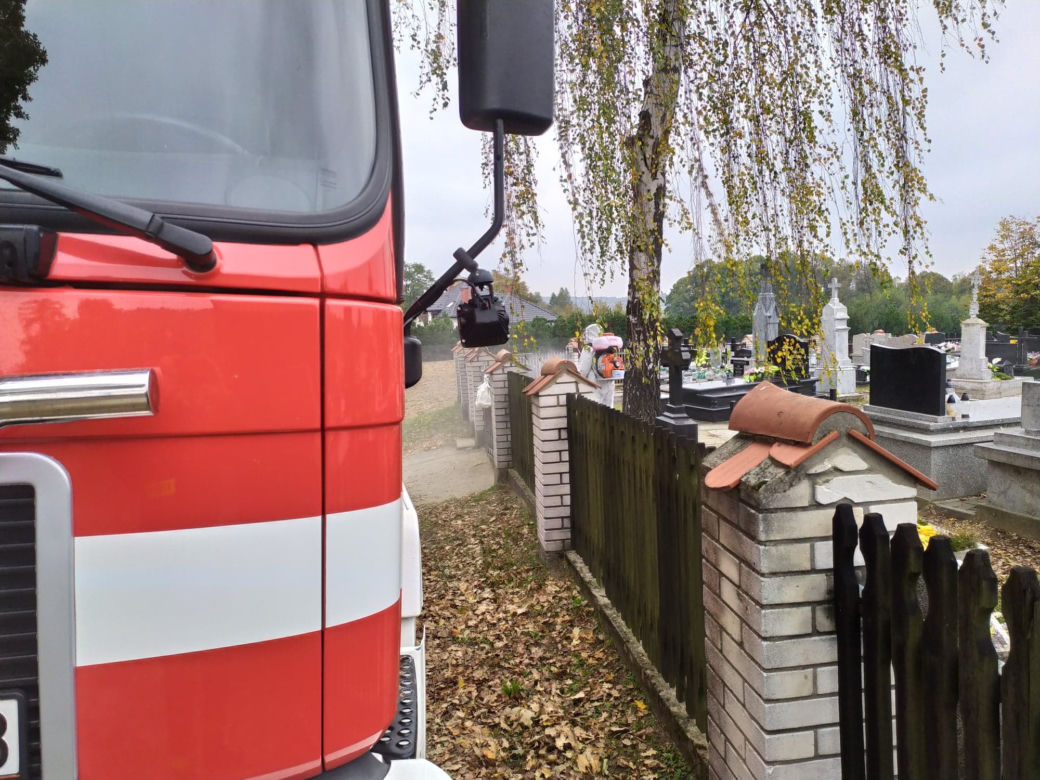 Strażacy dezynfekują ulice, przystanki i urządzenia w gminie Ryglice