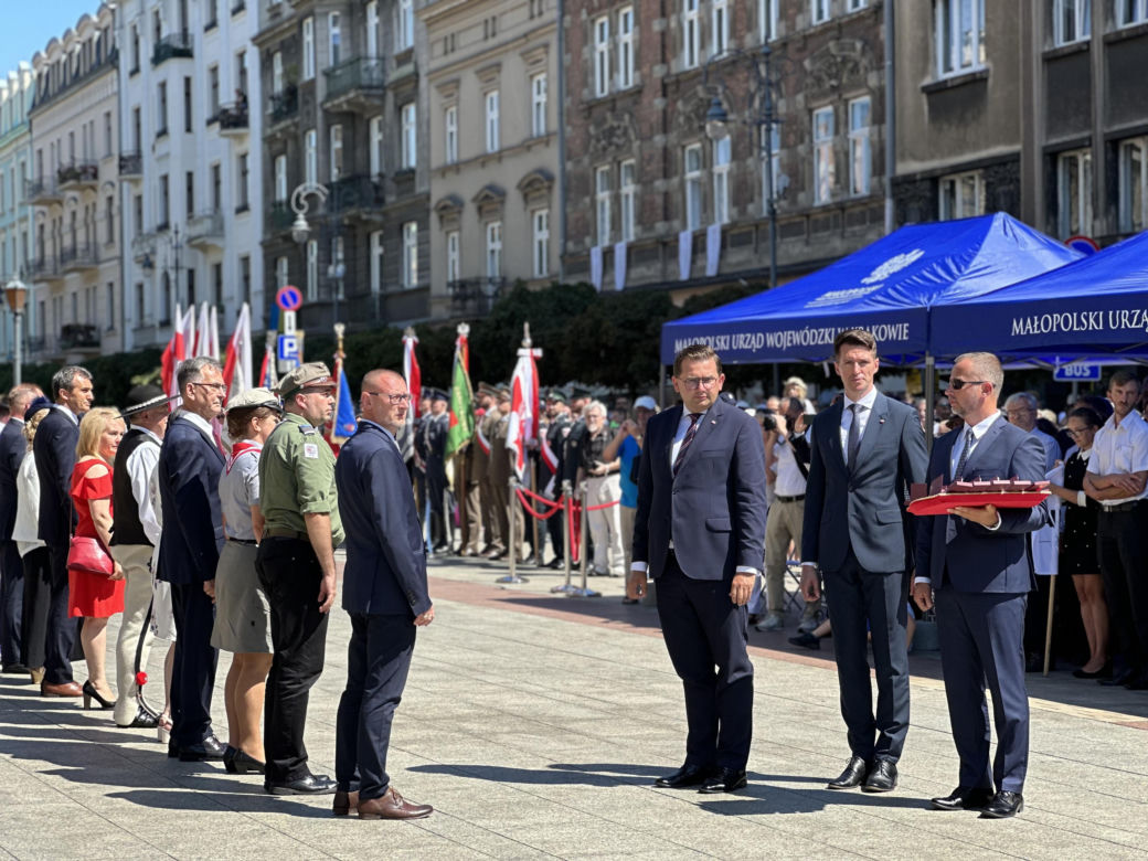 Święto Wojska Polskiego 2023 w Krakowie. Uroczystości na placu Jana Matejki