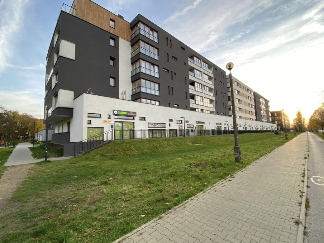 Budowlany absurd w Krakowie. Cztery i pół metra chodnika za 27 tysięcy złotych?