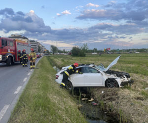Auto kilka razy koziołkowało. Za kierownicą pijany ojciec. Pasażerką była jego maleńka córeczka