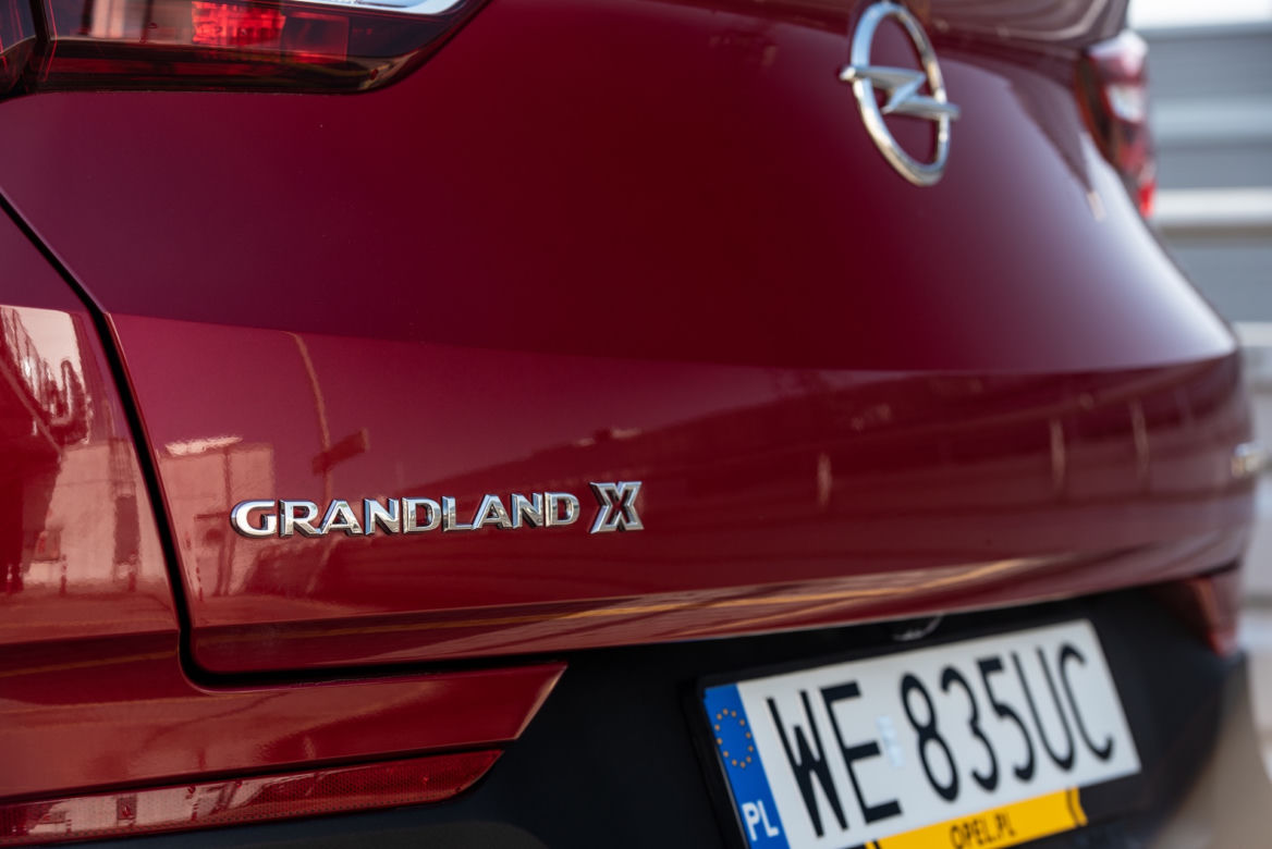 Renault Kadjar TCe 140 FAP vs Opel Grandland X 1.5 Diesel 130 KM Start/Stop AT8