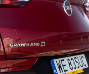 Renault Kadjar TCe 140 FAP vs Opel Grandland X 1.5 Diesel 130 KM Start/Stop AT8