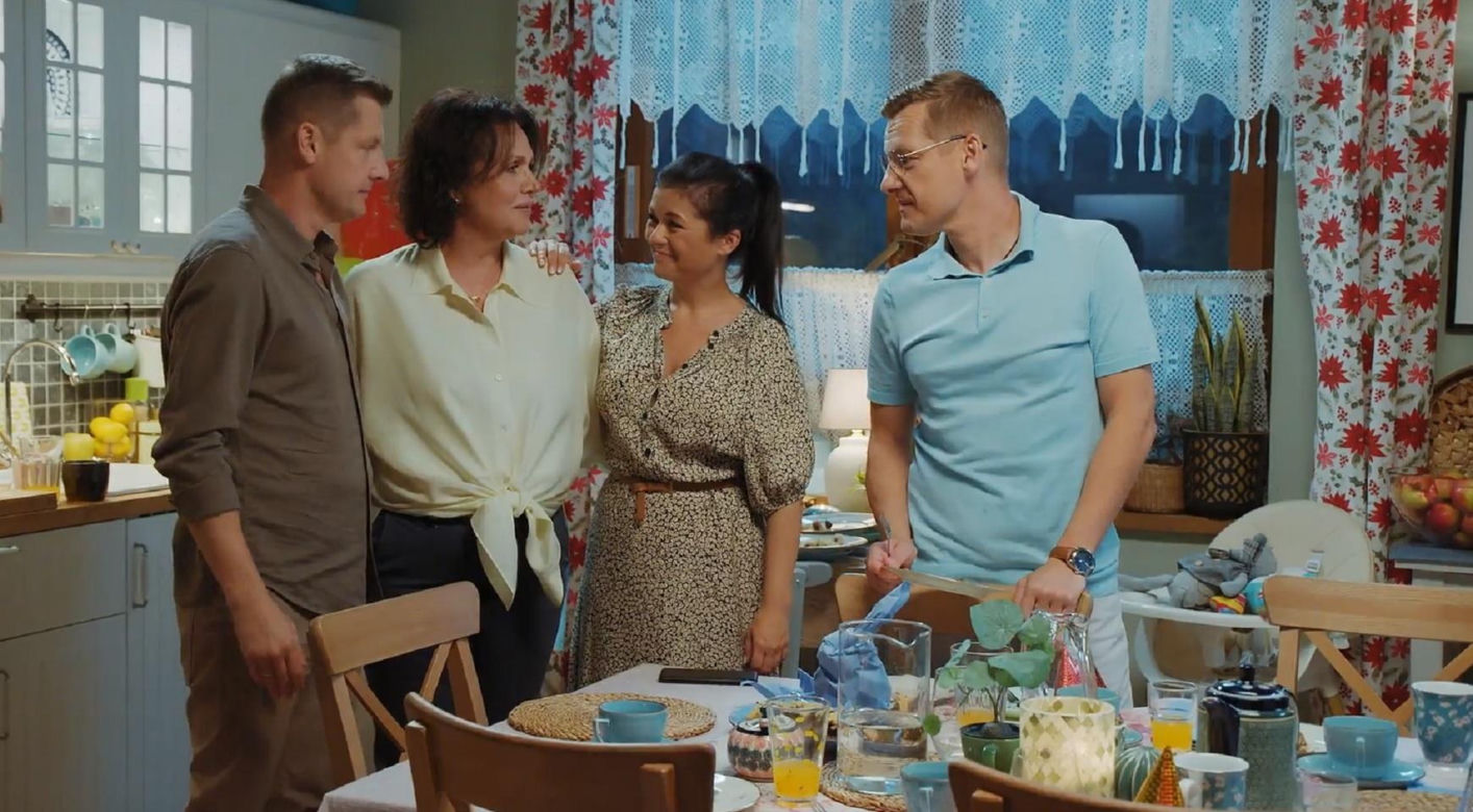 M jak miłość. Marysia (Małgorzata Pieńkowska), Paweł (Rafał Mroczek), Piotrek (Marcin Mroczek), Kinga (Katarzyna Cichopek)