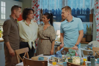 M jak miłość. Marysia (Małgorzata Pieńkowska), Paweł (Rafał Mroczek), Piotrek (Marcin Mroczek), Kinga (Katarzyna Cichopek)