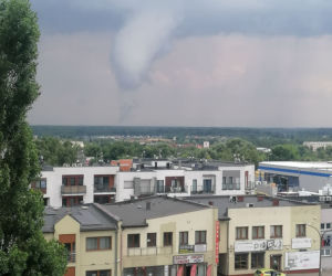 Trąba powietrzna na Śląsku?! Widok z Żor sieje postrach. Te ujęcia robią wrażenie! [WIDEO, ZDJĘCIA]