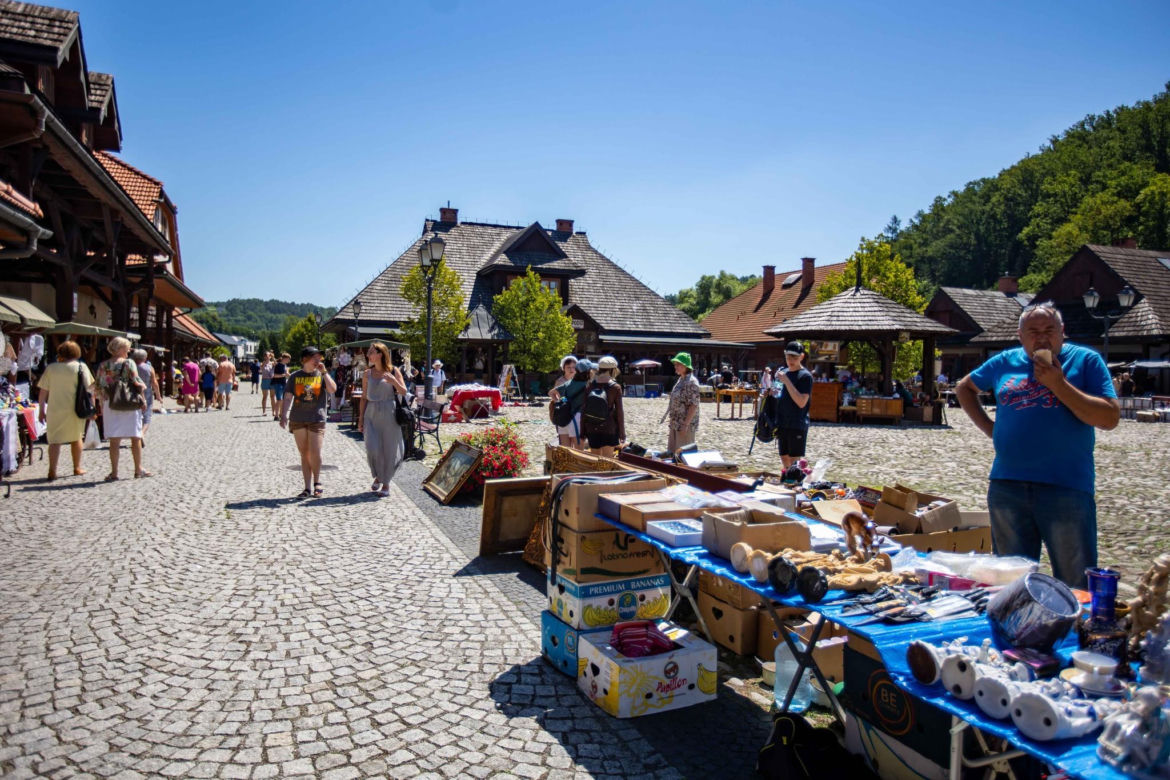 W tym muzeum można poczuć się jak w XIX wieku. To największy skansen w Małopolsce 
