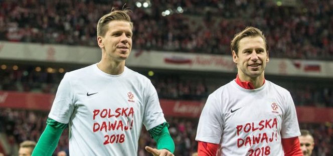 Krychowiak i Szczęsny wylądowali razem w łóżku! Tak się świętuje awans! [VIDEO] 
