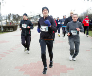 Poseł Robert Biedroń ukończył 10-kilometrowy bieg