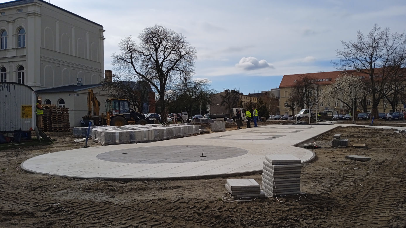 Modernizacja placu Słowiańskiego w Zielonej Górze. Jak przebiegają prace?