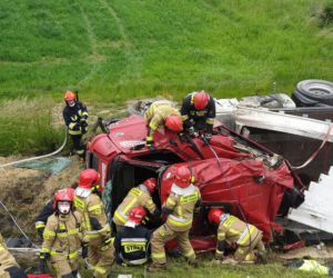 Wypadek na A4 w Imielinie! Ciężarówka runęła z 15 metrów!