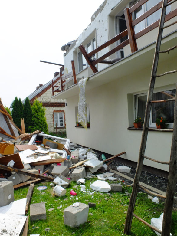 Przez gminę Wilków przeszła potężna nawałnica. Kilkadziesiąt budynków jest zniszczonych