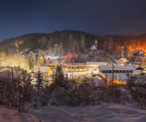 Zapomnij o Zakopanem! Ta wieś na Dolnym Śląsku zimą zamienia się w bajkową krainę