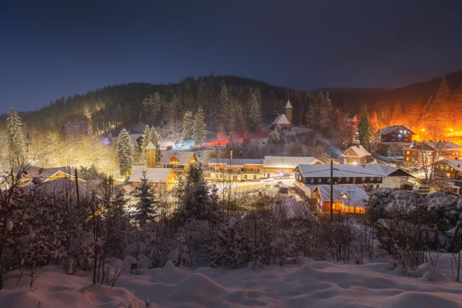 Zapomnij o Zakopanem! Ta wieś na Dolnym Śląsku zimą zamienia się w bajkową krainę