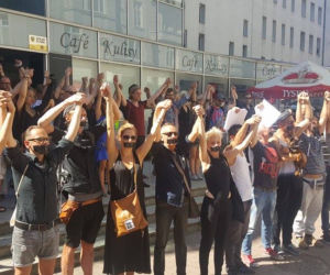 Milczący protest przed Teatrem Polskim