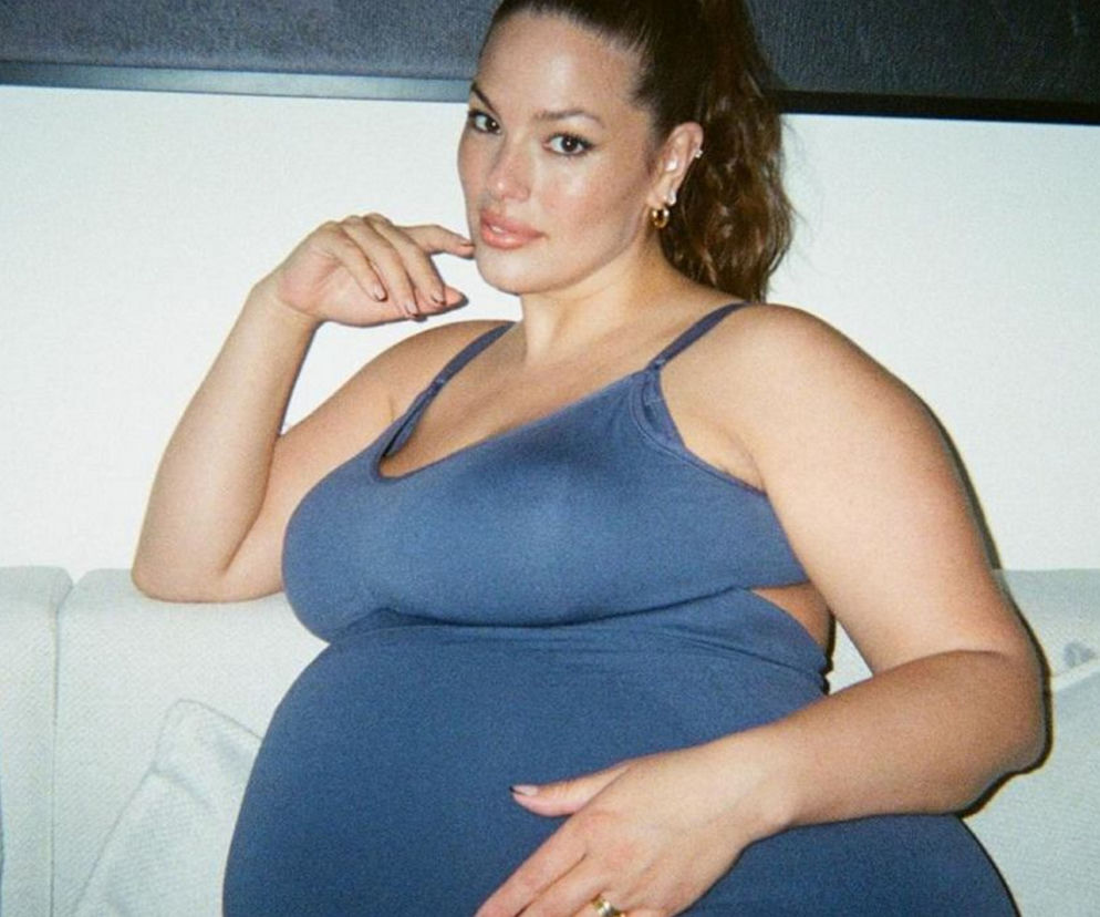 Modelka plus size urodziła! Ashley Graham zdradziła płeć bliźniąt. Przed porodem zrobiła odważne zdjęcie!