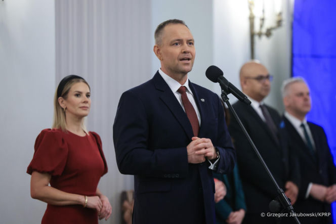 Marta Nawrocka w czerwieni