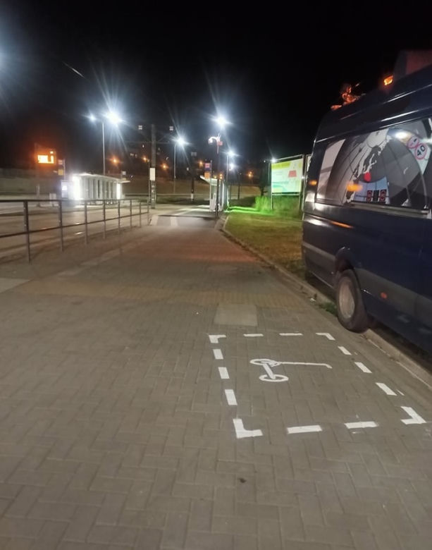 Olsztyn. Hulajnogi nie zaparkujesz już gdzie popadnie. Powstały specjalne strefy [ZDJĘCIA]