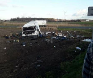 Tir w POLU, bus ZŁAMANY na pół. Wypadek na dk 74, cudem bez poważnych obrażeń! 