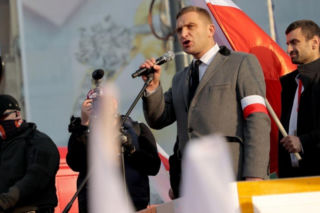 Robert Bąkiewicz odpowie za swoje słowa? Usłyszy zarzuty za szokujące słowa o chwastach i napalmie