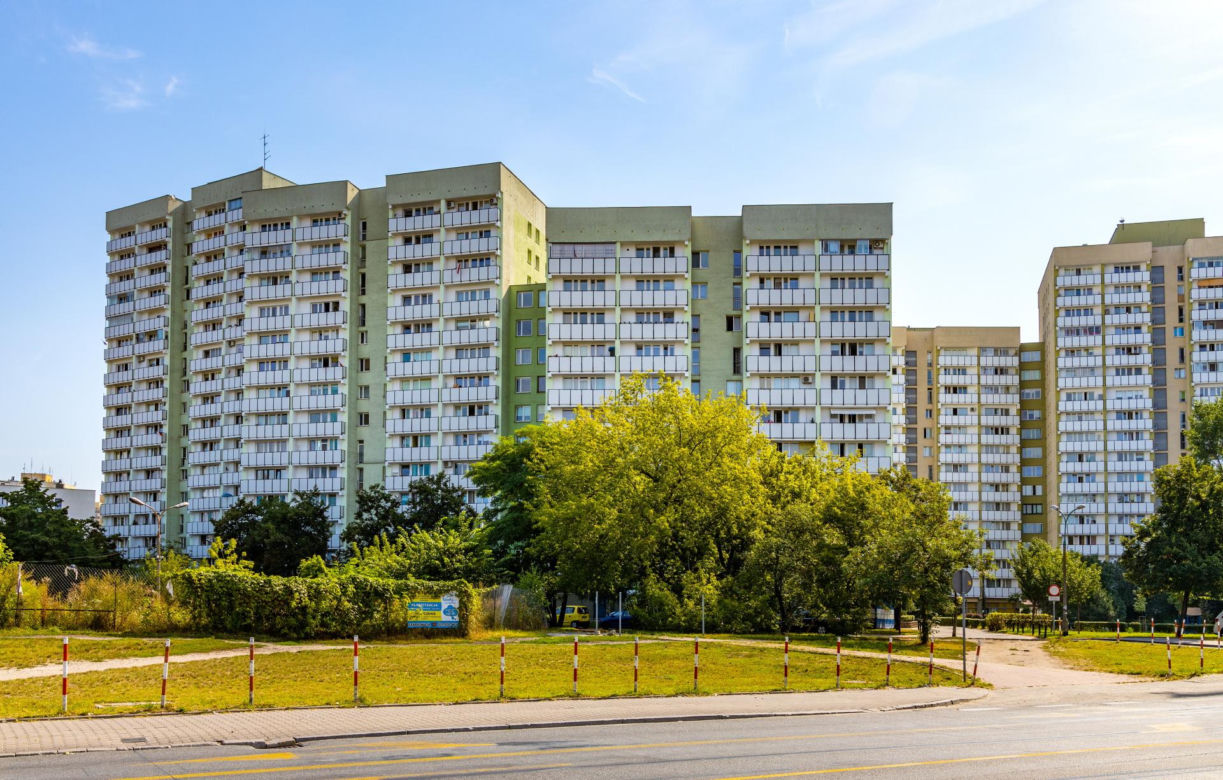 Ta architektura PRL zniknęła z krajobrazu Polski. Kolorowe bloki to dziś rzadkość [ZDJĘCIA]