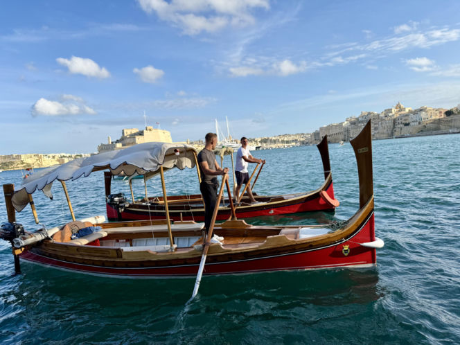 Malta, Valletta - dgħajsa, czyli tradycyjna maltańska łódka