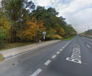 Opustoszały zespół przystankowy Bronisława Czecha-Las