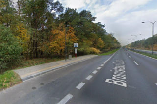 Opustoszały zespół przystankowy Bronisława Czecha-Las