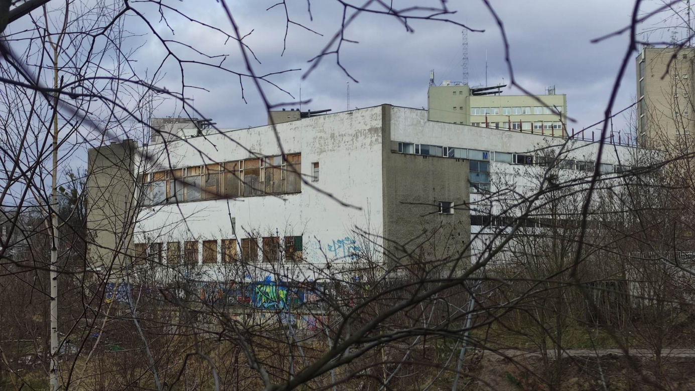 Uniwersam w centrum Torunia. Teren przestanie straszyć?