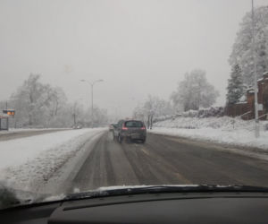 FATALNE warunki na drogach Rzeszowa. Śnieżny ARMAGEDON! [ZDJĘCIA]