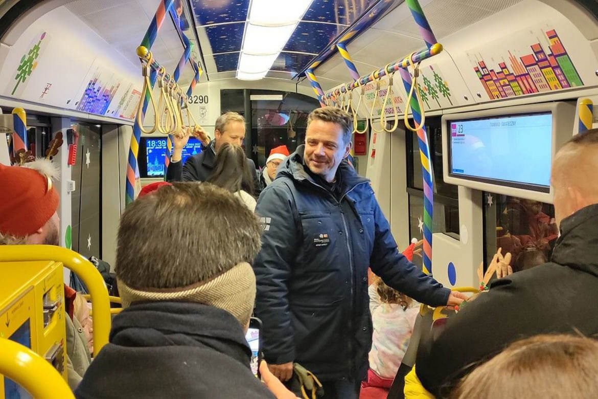 Świąteczny tramwaj, autobus i metro. Poczuj magię świąt w Warszawskim Transporcie Publicznym