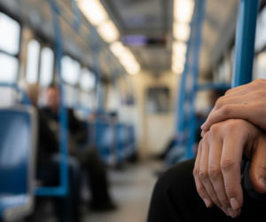 Nóż w warszawskim tramwaju. Jak pasażerowie zapobiegli tragedii?