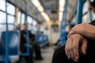 Nóż w warszawskim tramwaju. Jak pasażerowie zapobiegli tragedii?