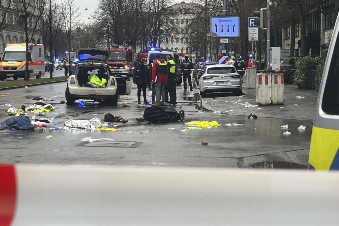 Kierowca wjechał w grupę ludzi w Monachium