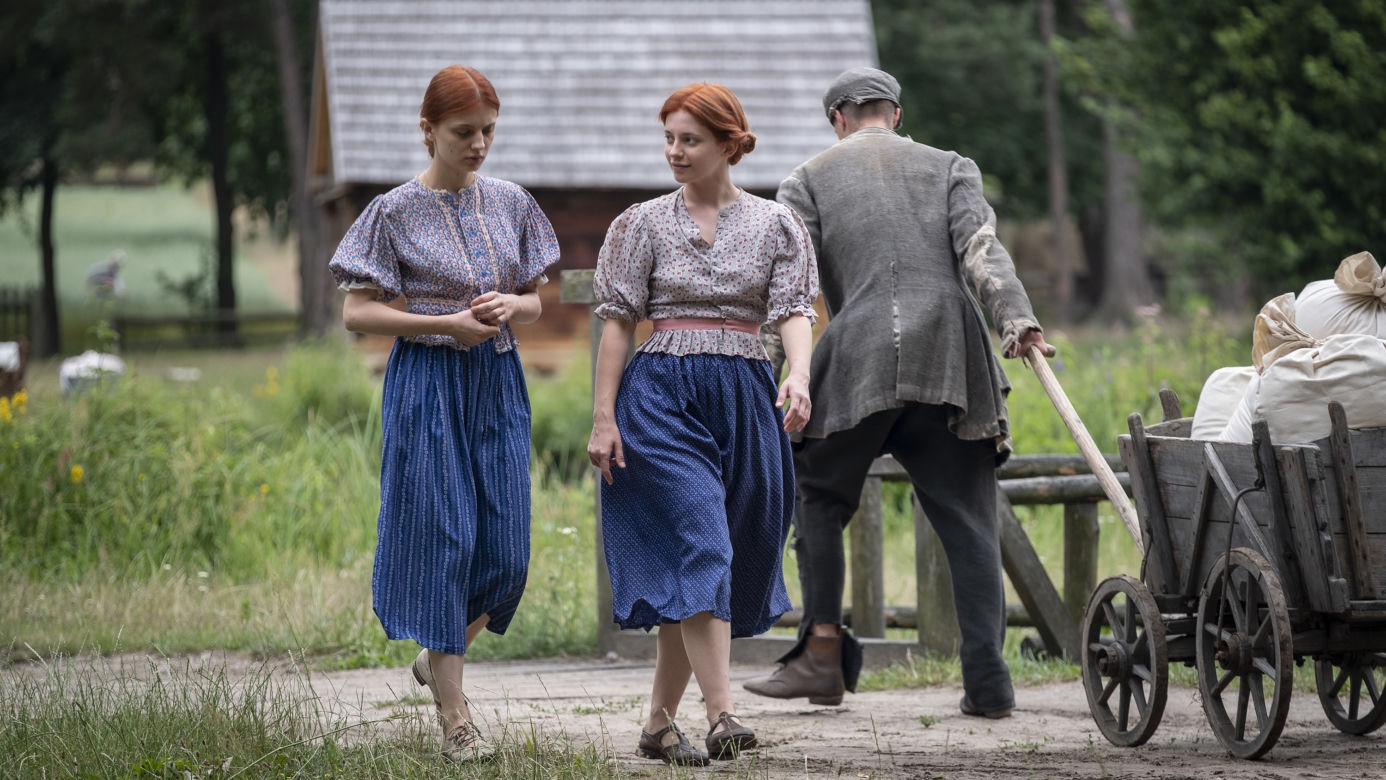 Stulecie Winnych 1 sezon. Ania (Weronika Humaj), Mania (Karolina Bacia)