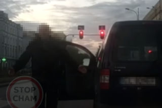 Spowodował stłuczkę i odjechał. Jego poczucie bezkarności nie wzięło się znikąd - WIDEO