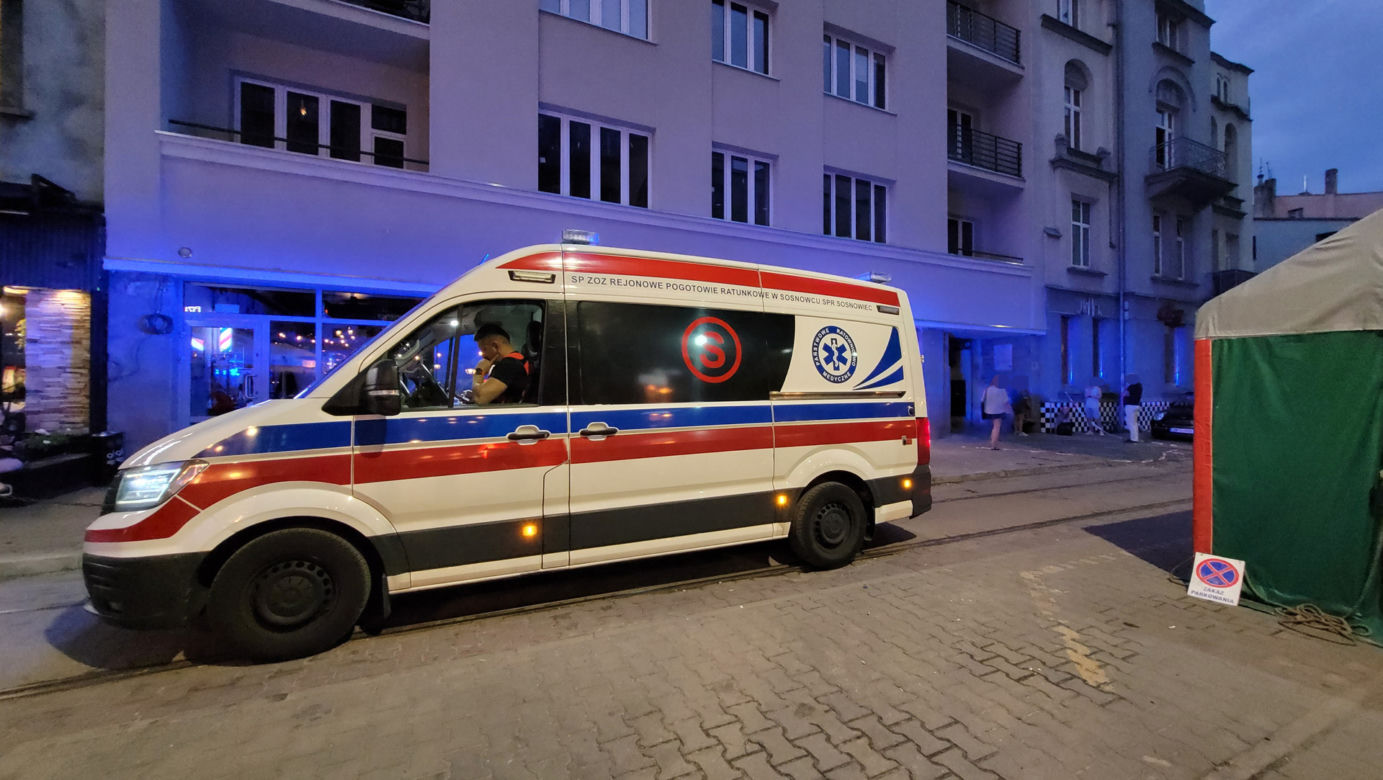 4,5-latka zginęła po upadku z 5. piętra. "Leżała naga na ziemi". Nowe fakty ws. tragedii w Sosnowcu	