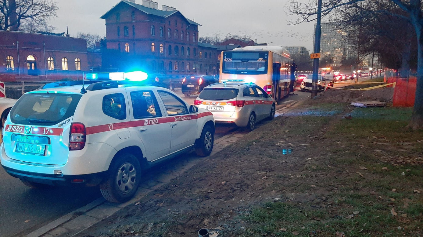 Czarna seria w Warszawie. Kolejny wypadek autobusu miejskiego! Są ranni